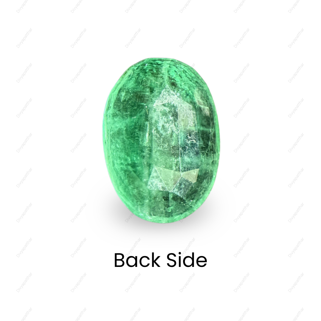 Natural Emerald (Panna) Gemstone – Oval Shape (4.80 Carat | 5.23 Ratti | 13.8 × 10.35 × 4.4 mm)