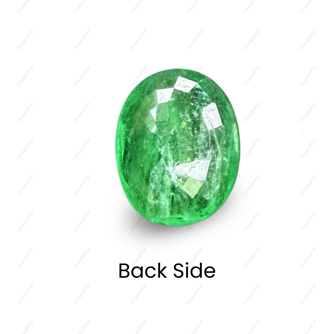 Natural Emerald (Panna) Gemstone – Oval Shape (8.03 Carat | 8.75 Ratti | 14.4 × 11.3 × 7 mm)