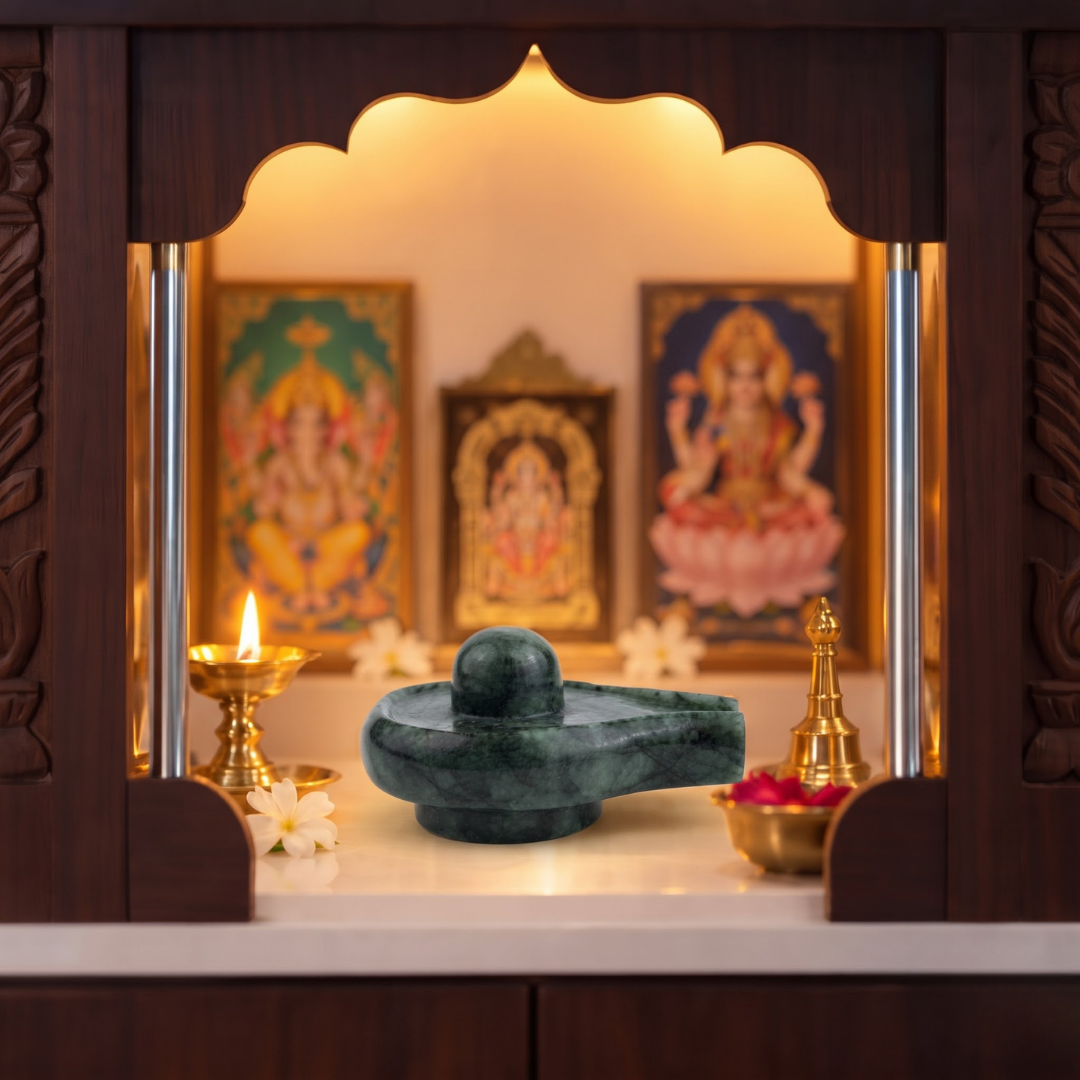 Natural Emerald (Panna) Shivling Idol (493 Carat | LBH: 7 × 5 × 3.2 cm)
