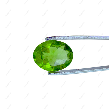 Natural Peridot Gemstone – Oval Shape (3.00 Carat | 3.27 Ratti)
