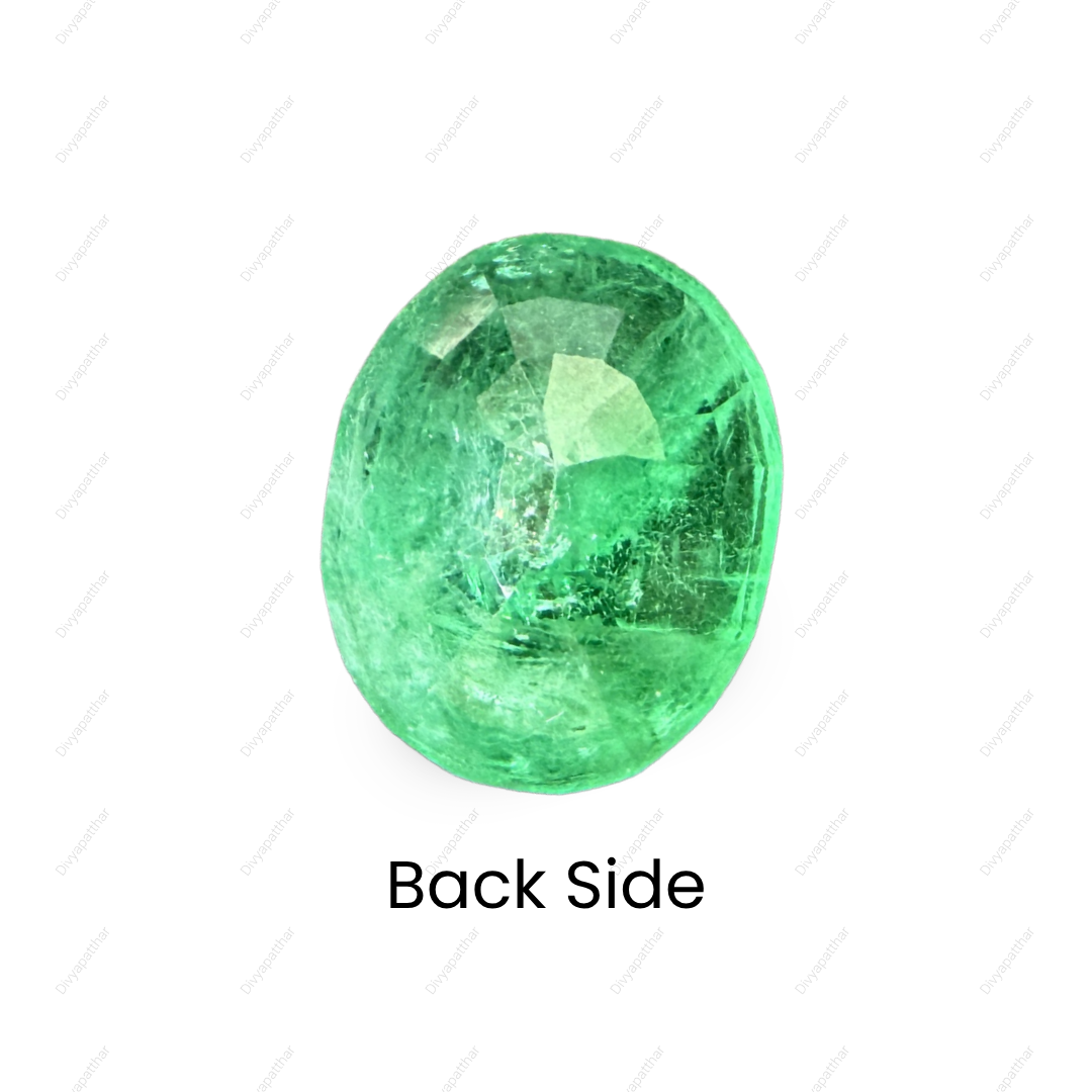 Natural Emerald (Panna) Gemstone – Oval Shape (8.05 Carat | 8.77 Ratti | 13.4 × 11.5 × 7.8 mm)