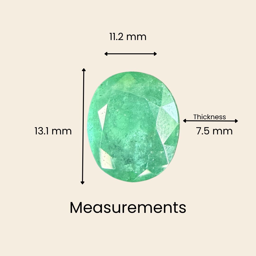 Natural Emerald (Panna) Gemstone – Oval Shape (7.25 Carat | 7.90 Ratti | 13.1 × 11.2 × 7.5 mm)