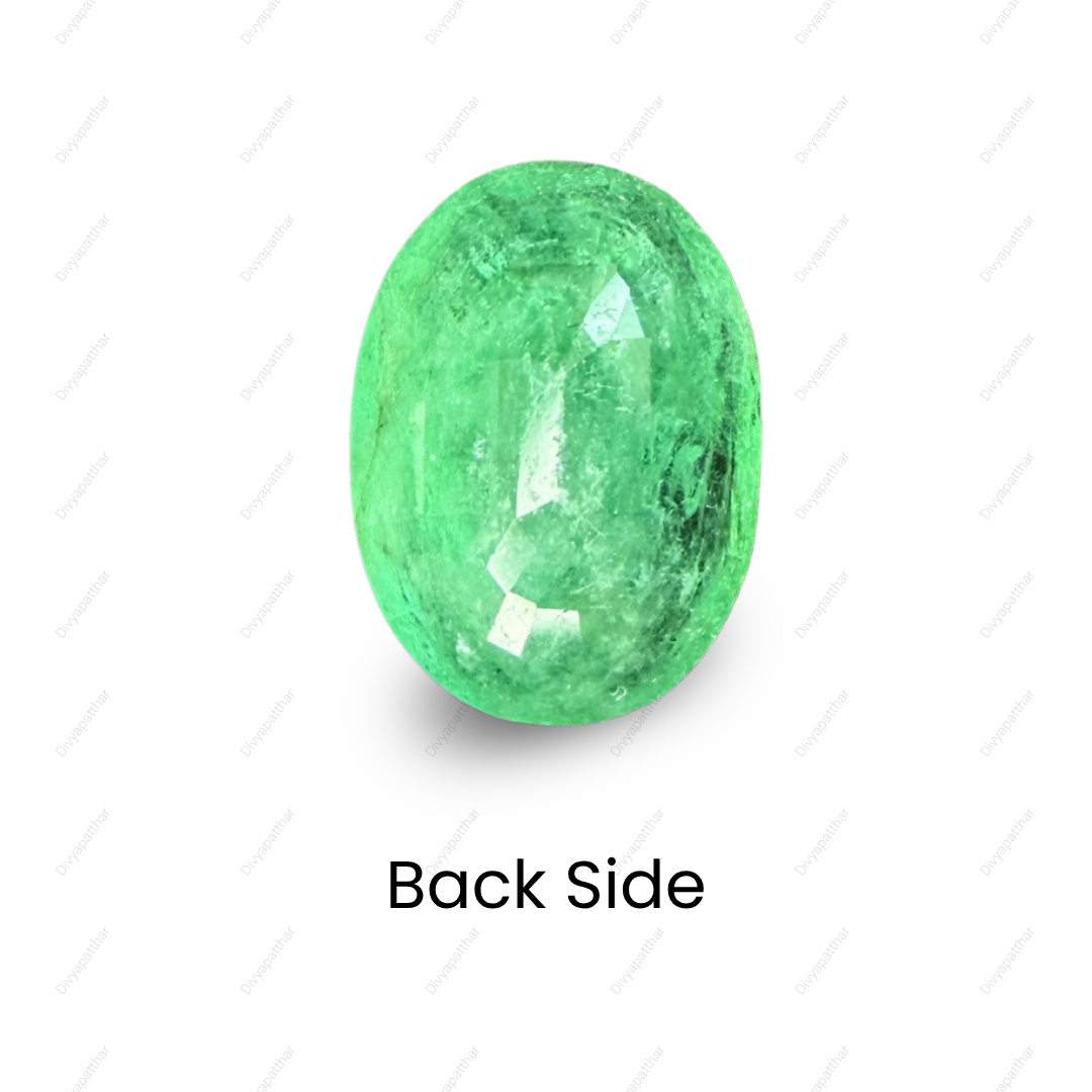 Natural Emerald (Panna) Gemstone – Oval Shape (7.70 Carat | 8.39 Ratti | 14.5 × 10.7 × 7.9 mm)