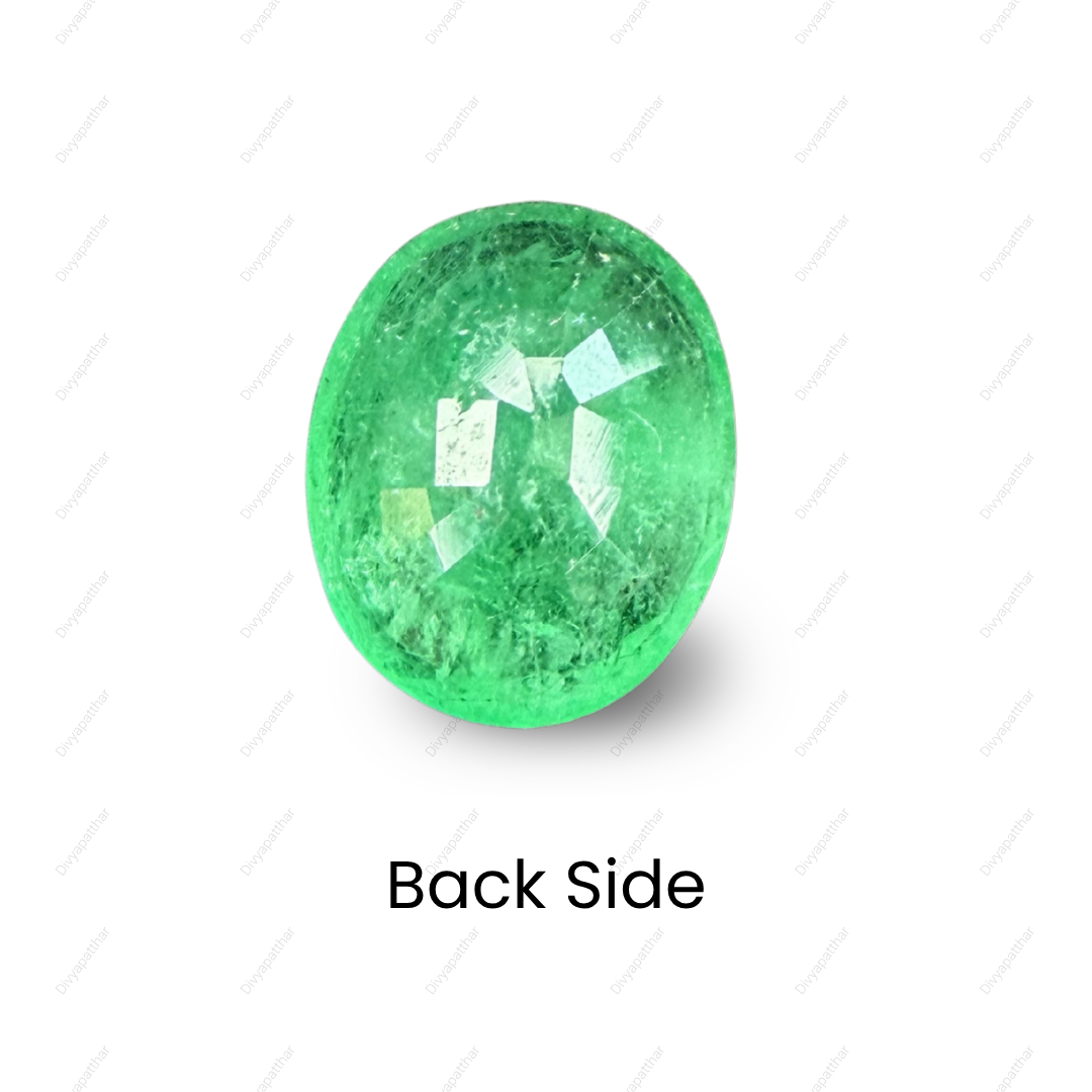 Natural Emerald (Panna) Gemstone – Oval Shape (8.35 Carat | 9.10 Ratti | 14.1 × 11.7 × 7.8 mm)