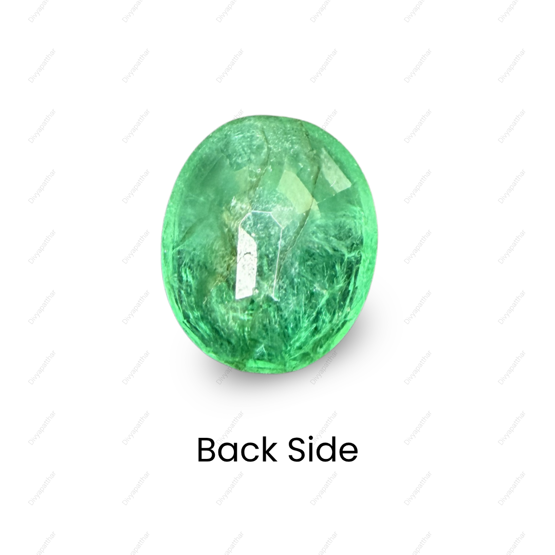Natural Emerald (Panna) Gemstone – Oval Shape (7.87 Carat | 8.57 Ratti | 13.4 × 11.5 × 7.8 mm)
