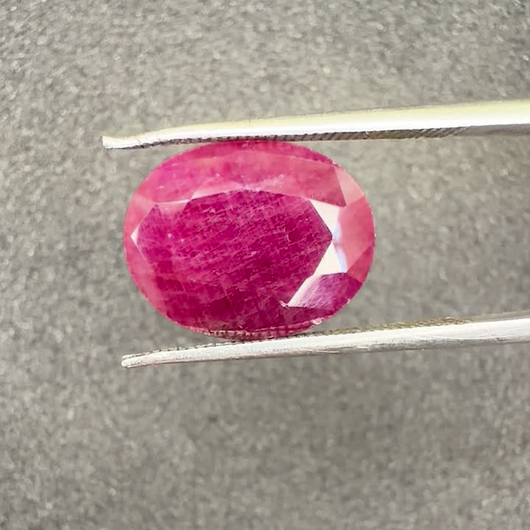 Natural Ruby (Manik) Gemstone – Oval Shape (7.95 Carat | 8.66 Ratti | 13.5 × 10.7 × 5.2 mm)