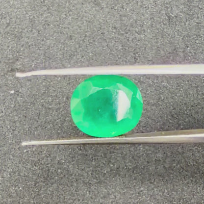 Natural Emerald (Panna) Gemstone – Oval Shape (7.25 Carat | 7.90 Ratti | 13.1 × 11.2 × 7.5 mm)