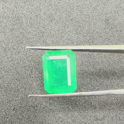 Natural Emerald (Panna) Gemstone – Square Shape (8.05 Carat | 8.77 Ratti | 14.1 × 11.0 × 6.6 mm)