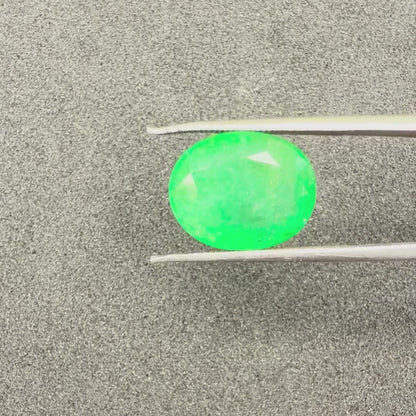 Natural Emerald (Panna) Gemstone – Square Shape (3.85 Carat | 4.19 Ratti | 10.1 × 9.0 × 4.9 mm)